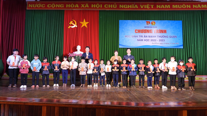 Chương trình “Học sinh tri ân mạnh thường quân năm học 2022 – 2023”